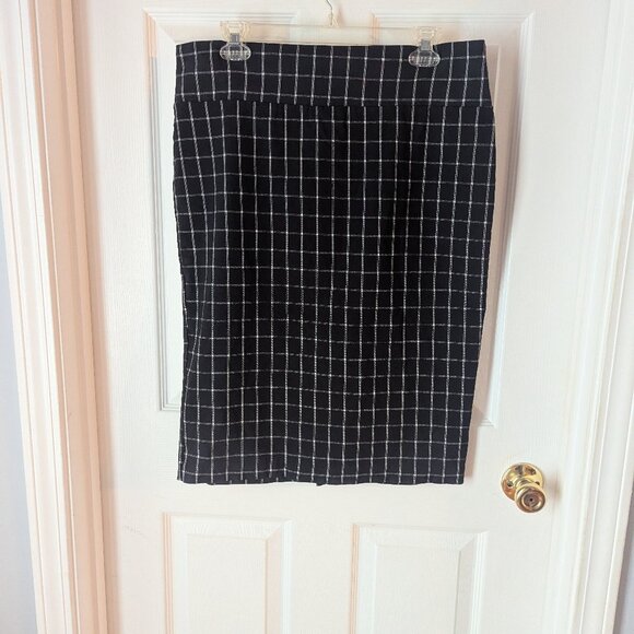A B N Dresses & Skirts - A B N checkers skirt - XL